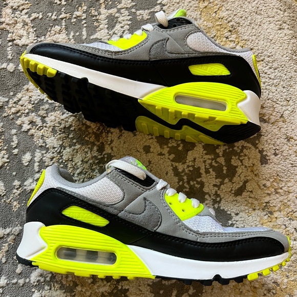 Air max 90 Volt size 6.5 (size 8 women’s) - Picture 5 of 6